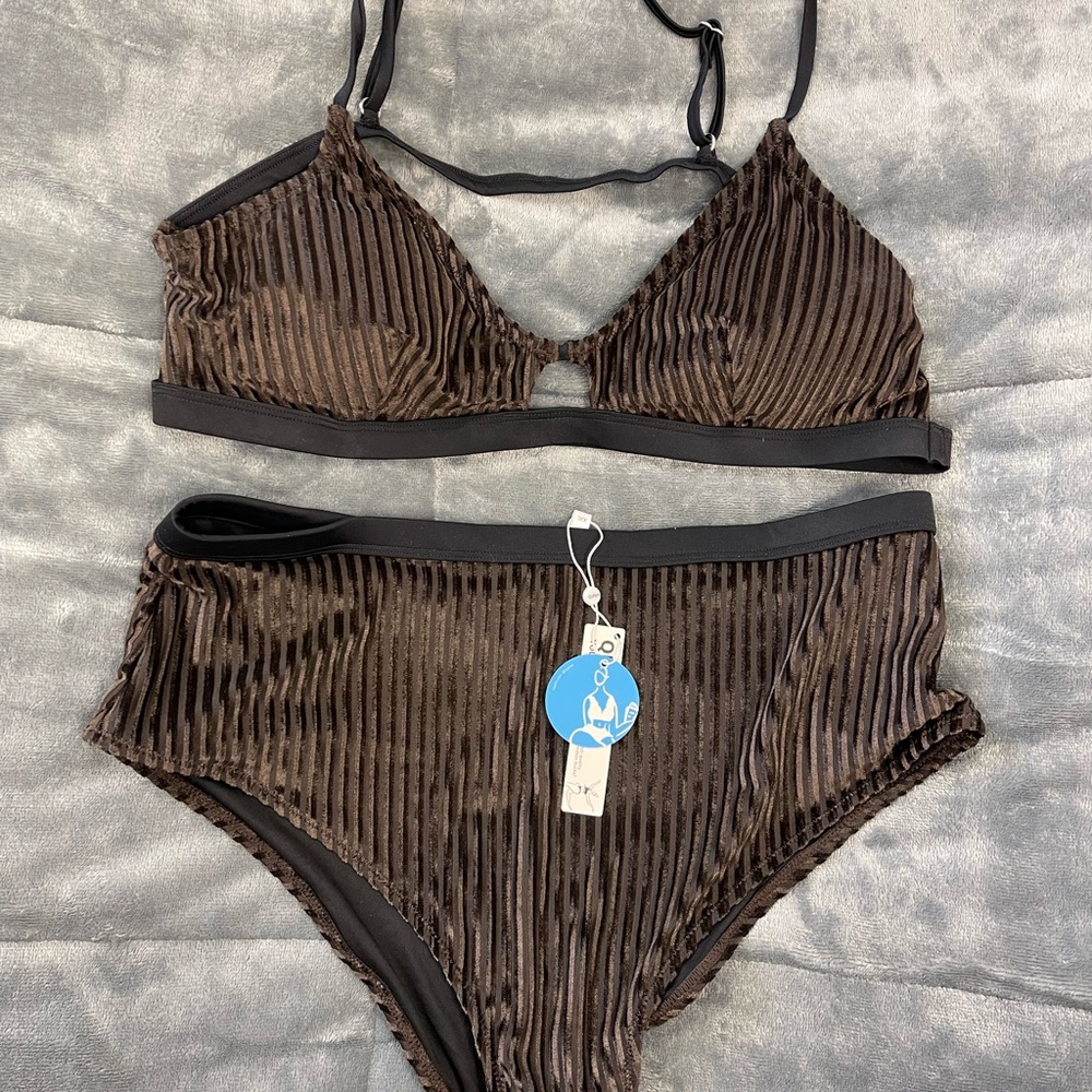 New with tags. Brown ribbed fabric. Smoke free home. Perfect condition.